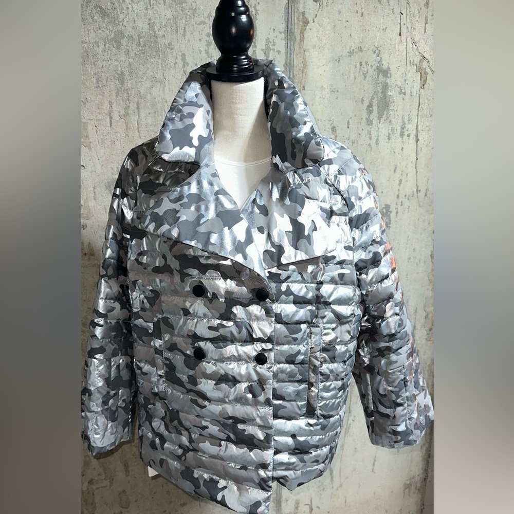 THINK ROYLYN Marilyn Shiny Silver Camo Quilted Puffer Jacket Size: Large NWT